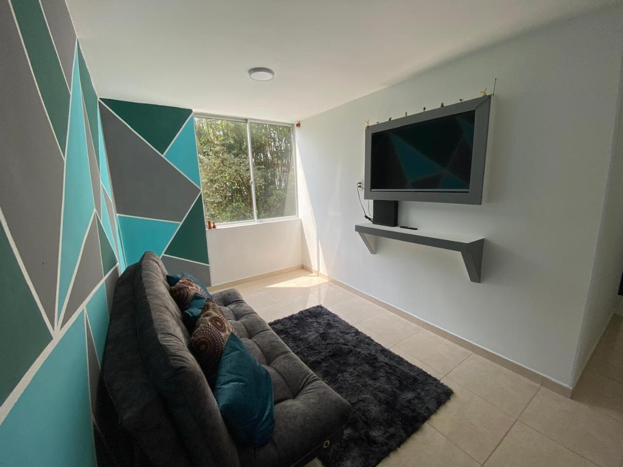 Amplio 806 Apartment